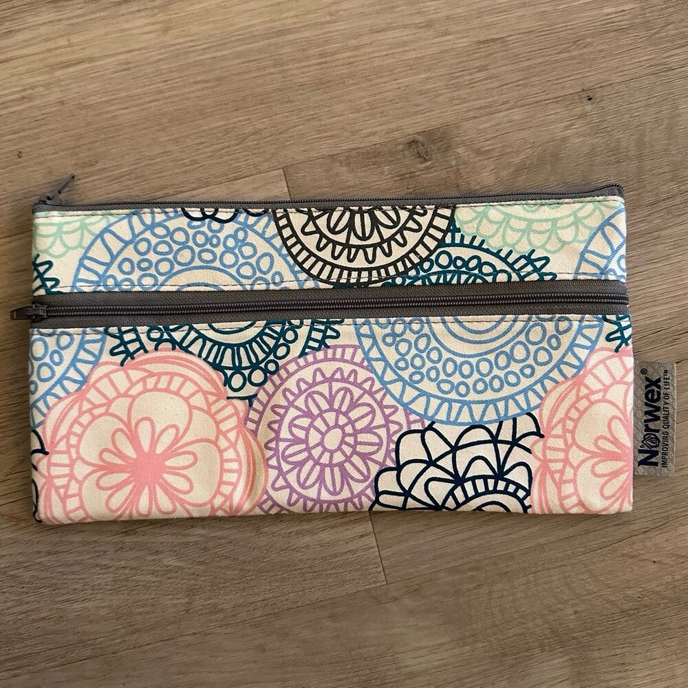 Norwex Reusable Wet Wipes Bag Travel Baby Care Lined Zipper Pouch NEW